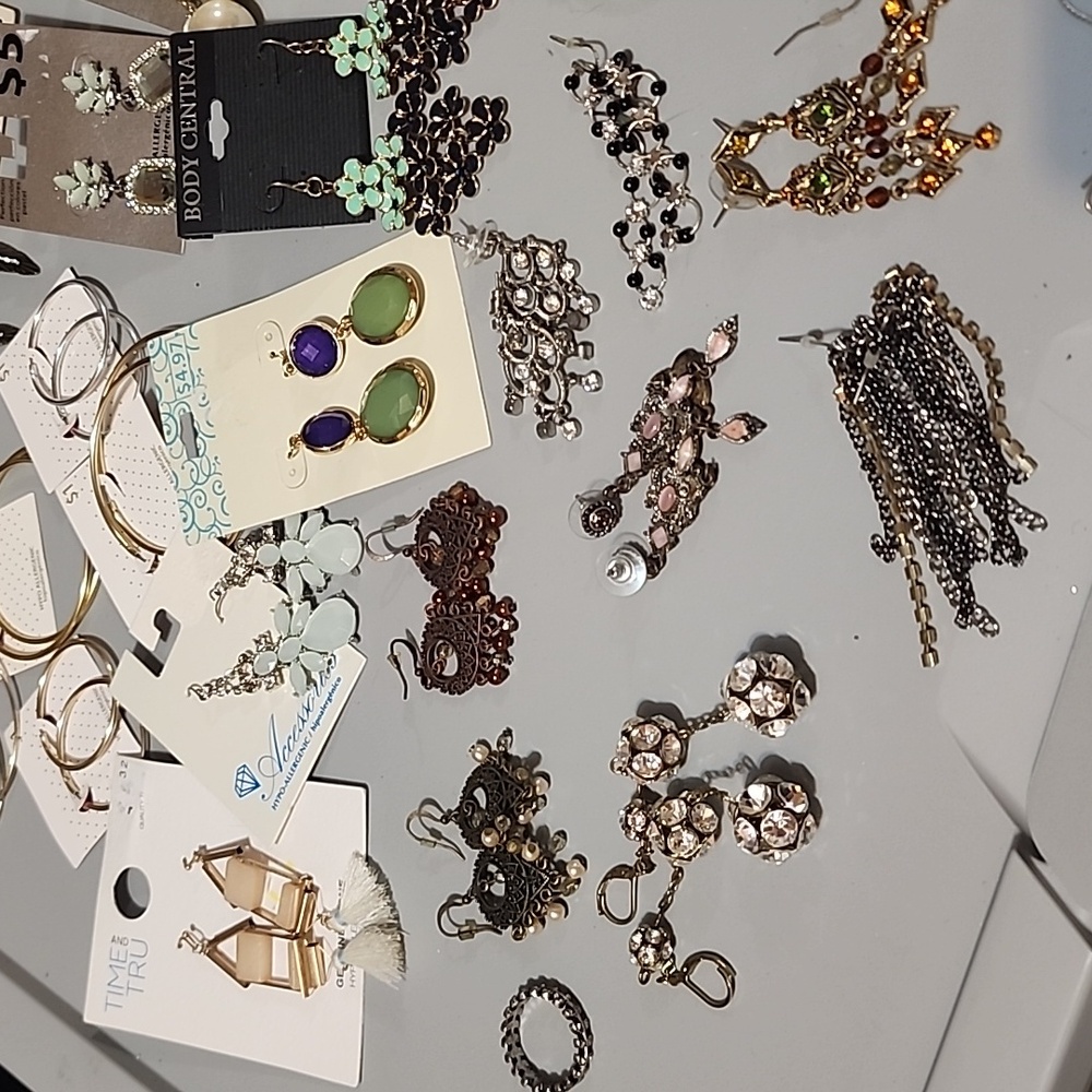 Bundle of 40 earrings - Picture 6 of 8
